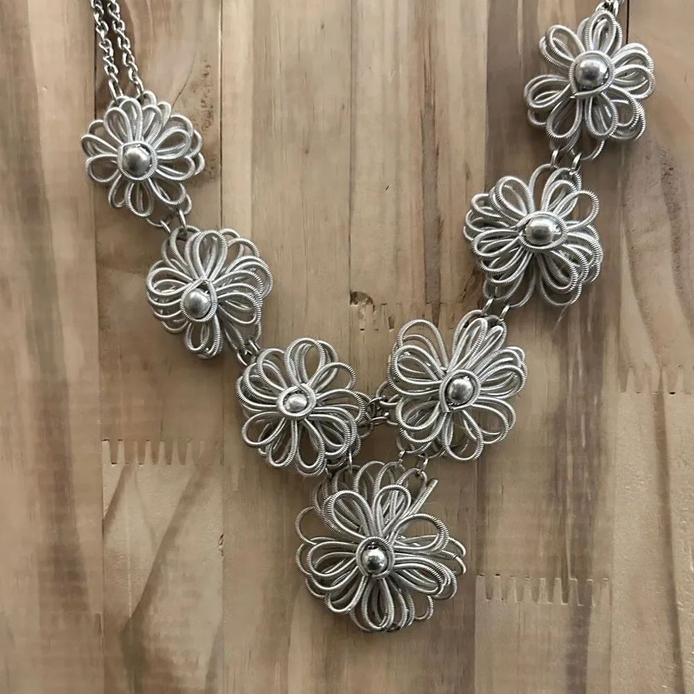Elegant Silver Floral Necklace